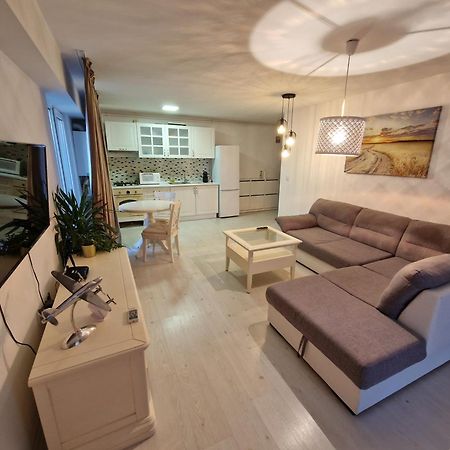 Wizz Pilot Residence โอโตเปนี ภายนอก รูปภาพ